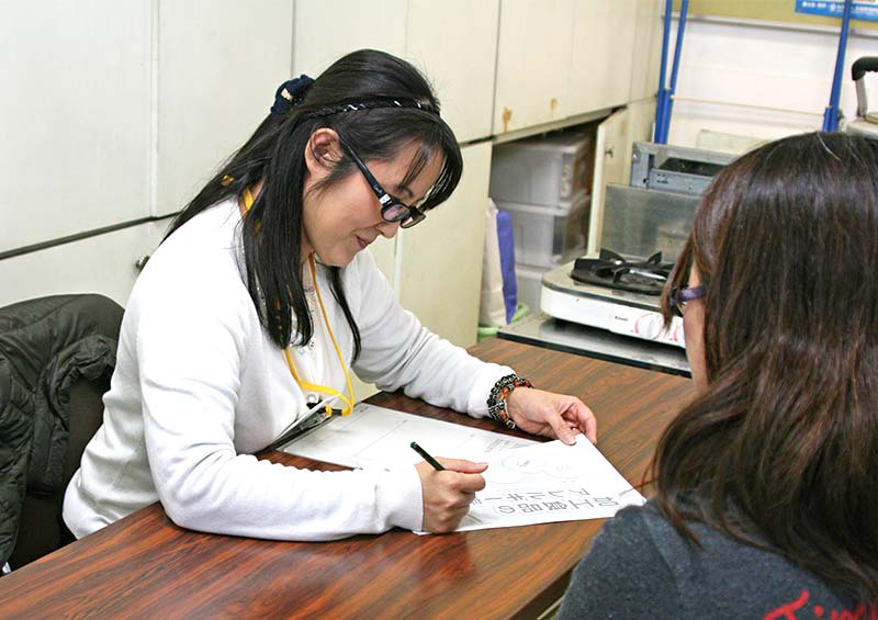 栄養相談を受ける受ける山口さん