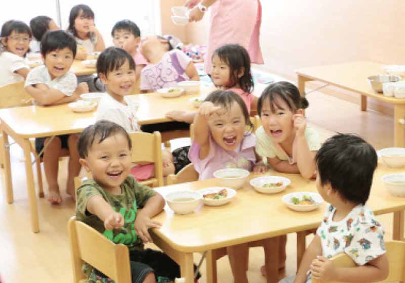 木のぬくもりをいかした明るい保育室